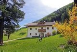 Weissenbachlhof - Blick auf den Garten