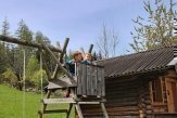 Kinder auf Spielturm